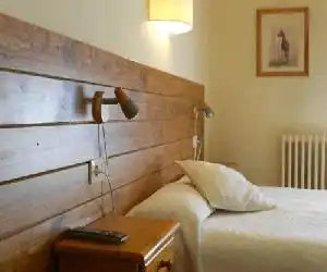 Hostal La Catalana - hotel en San Lorenzo de Morunys