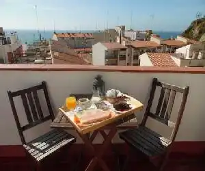 Hostal La Lluna - hotel en Arenys de Mar