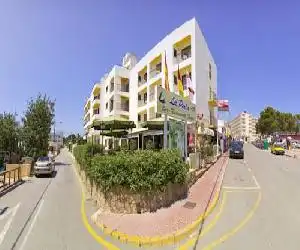 Hostal La Perla - hotel en Es Cana