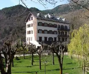 Hostal Les Fonts - hotel en Castellar de N?Hug