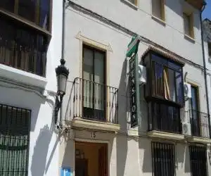 Hostal Los Claveles - hotel en Baena