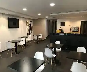 Hostal Manila - hotel en Manresa