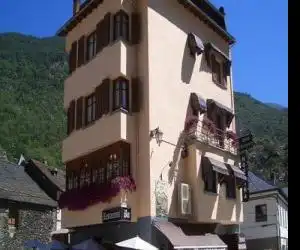 Hostal Montaña - hotel en Alins