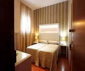 Hostal Paris - hotel en San Fernando