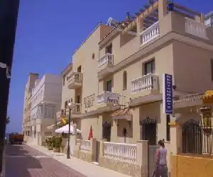 Hostal Restaurante Macavi - hotel en Rota