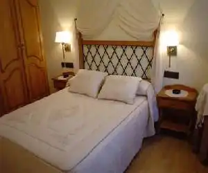 Hostal Restaurante Arangoiti - hotel en Yesa