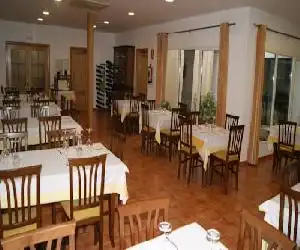 Hostal Restaurante Bustos - hotel en Villarrubio