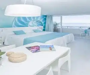 Hotel Apartamentos Marina Playa - Adults Only - hotel en Bahia de Sant Antoni