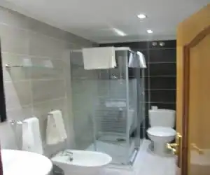 Hotel Corona de Castilla - hotel en Villares de la Reina
