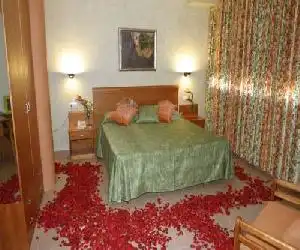 Hotel Fonda Neus - hotel en Sant Sadurní d?Anoia