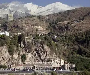 Hotel La Brasa - hotel en Vélez de Benaudalla