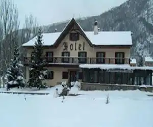 Albergue Villanúa - hotel en Villanúa