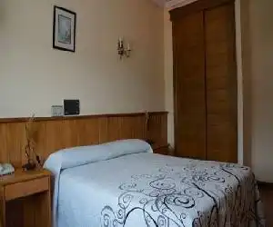 Hotel Larry - hotel en Cee