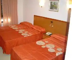 Hotel Lázaro - hotel en Calamocha