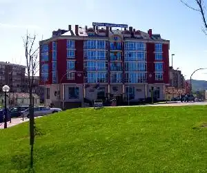 Hotel Nueva Plaza - hotel en Maliaño