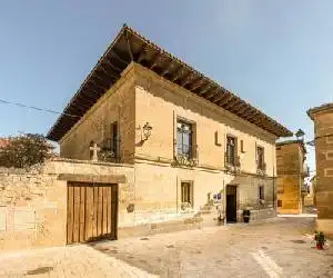 Hotel Teatrisso - hotel en Cuzcurrita-Río Tirón