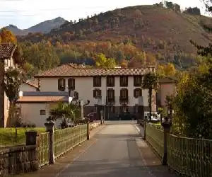 Hotel Urgaín - hotel en Oronoz-Mugaire