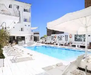 Hotel Zhero - hotel en Ca´s Català