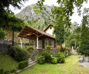 La Casona de Mestas - hotel en Taranes