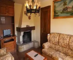 La Vega y Casa Cardin - hotel en Vega de los Caseros