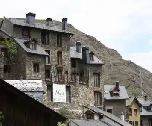 Nadal Apartaments - hotel en Llavorsí