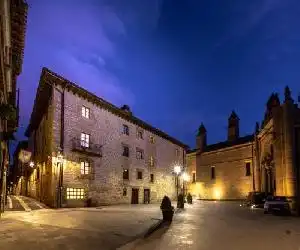 Palacio de Pujadas by MIJ - hotel en Viana