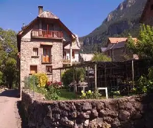 Pensión Pallaruelo - hotel en Saravillo