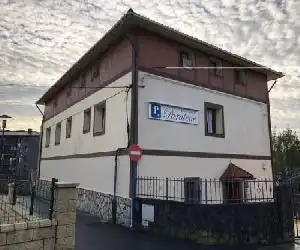 Pensión Paratene - hotel en Erandio