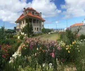 Pensión Residencia A Cruzán - hotel en Noalla