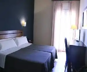 Puerta De España - hotel en La Jonquera