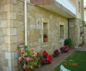 Residencial Santamaría - hotel en Sancibrián