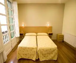 Roquefer Bilbao Central Rooms