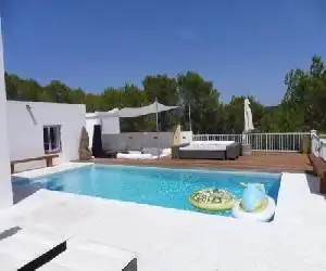 Beautiful Villa in Cala Tarida with Swimming Pool - hotel en Cala Tarida