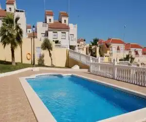 Cozy Holiday Home in Valencia with Swimming Pool - hotel en Villa Martin