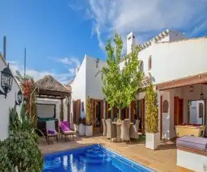 Villa with 5 bedrooms in Murcia with wonderful mountain view private pool enclosed garden - hotel en Baños y Mendigo