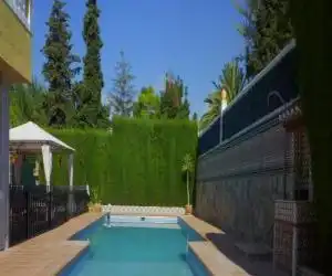 Holiday Home in El Puntal with Swimming Pool - hotel en Padul