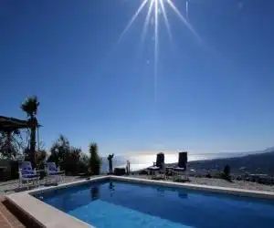 Magnificent Villa in Arenas with Swimming Pool - hotel en Arenas