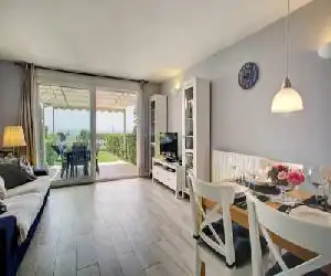 Your Vacation Retreat Right On The Beach - hotel en San Luis de Sabinillas