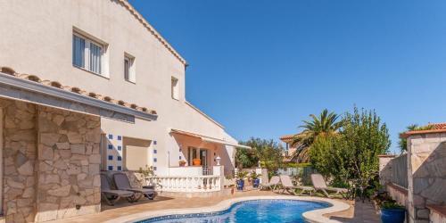 Ravishing Detached House near beach in St Pere Pescador