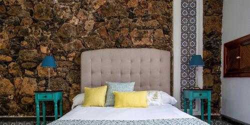 El Charco Suites