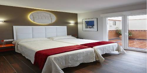 Apartamentos Caballerizas Granada con parking gratuito en pleno centro