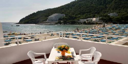 Apartamentos Cala Llonga