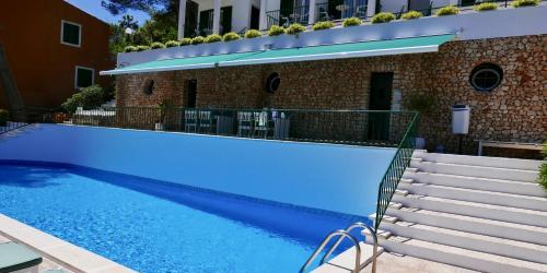 Desmais Apartments