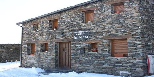 Apartamentos La Plaza