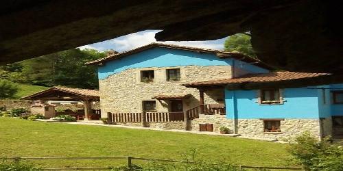 Apartamentos Rurales La Caviana
