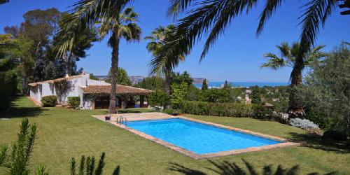 Spacious Villa in El Baladrar with Swimming Pool