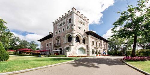 Castillo Del Bosque La Zoreda