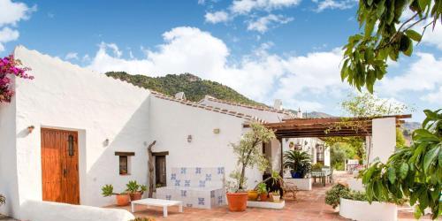 Completely restored beautiful 250-year-old authentic farm