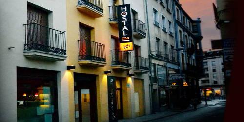 Hostal Bajo La Muralla