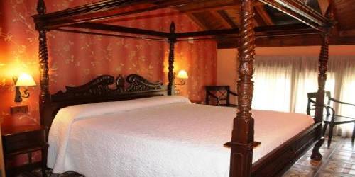 Apartamentos Turísticos y Suites El Nogal